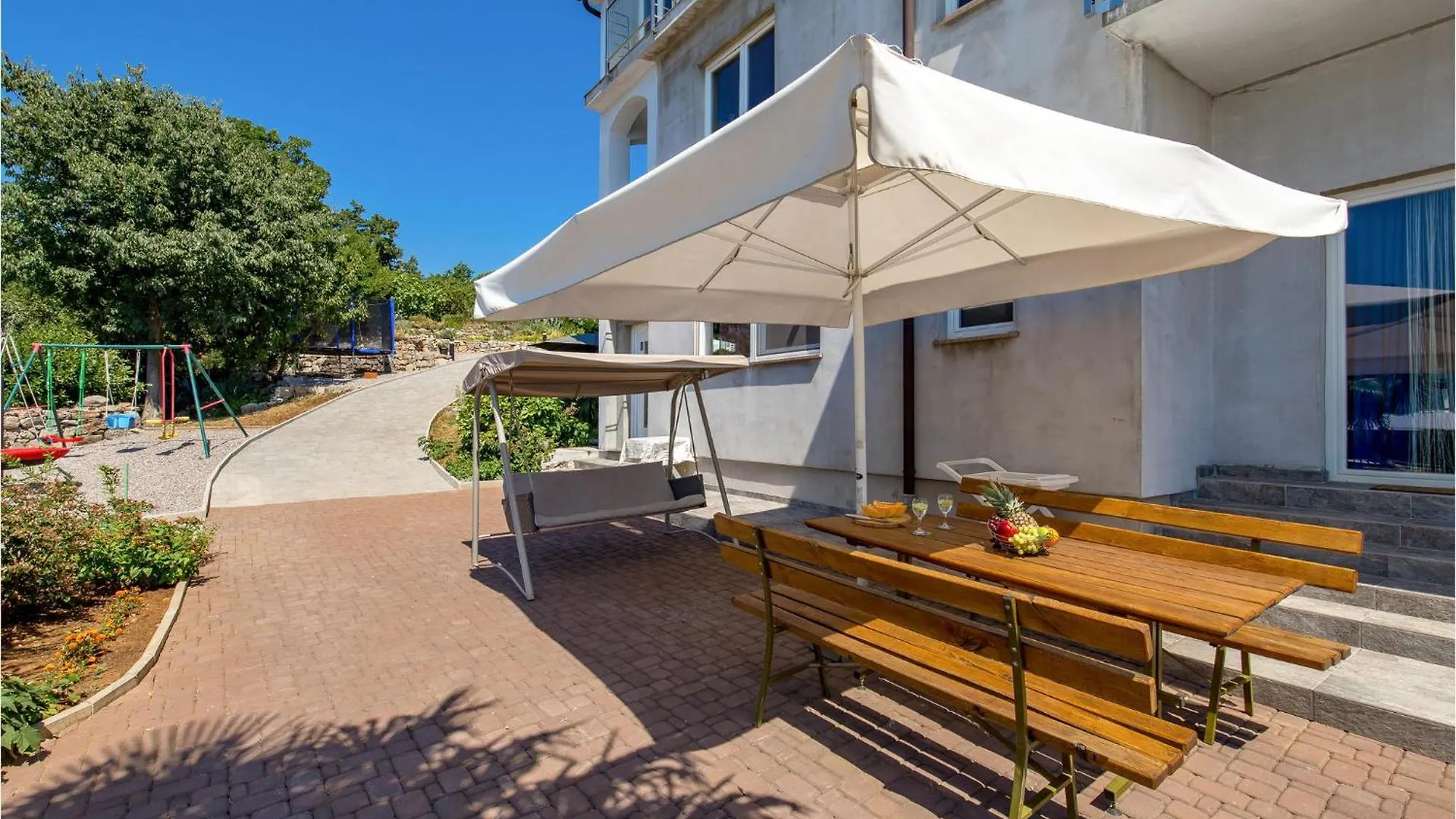 Lovely Apartment In Rijeka With Wifi 0*,